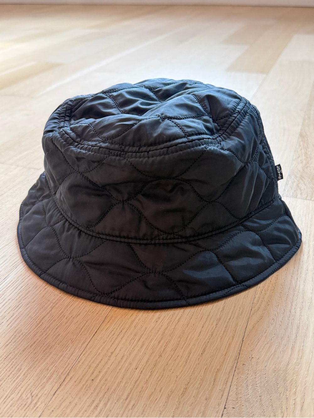 Levi’s Black nylon quilted Bucket Hat size M